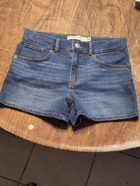 Denim Short Shorts in Medium Blue - Unbranded